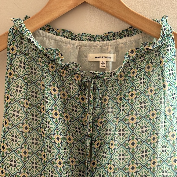 Max Studio sleeveless green and blue print blouse with keyhole tie. Size… - Picture 3 of 12